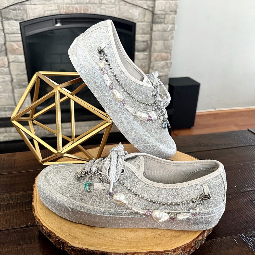 📦SOLD📦New! Women’s Vans Authentic 44D Cosmic Travelers. Size 10. Brand new